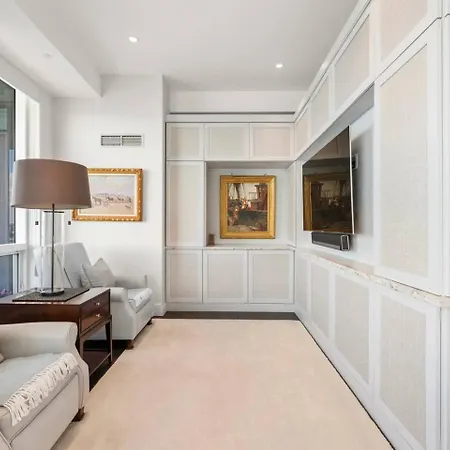 Spacious Living View Apartment *