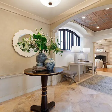 Flat Spacious And Living Apartment *