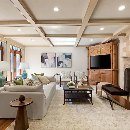 Flat Spacious And Living Apartment