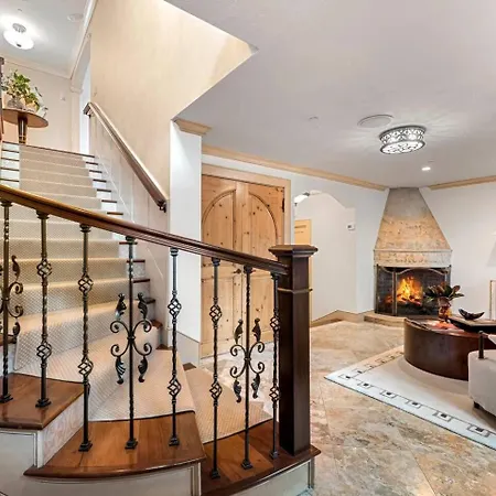 Flat Spacious And Living Apartment