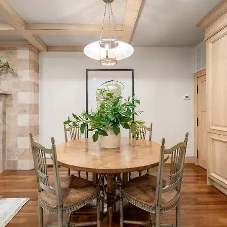 Flat Spacious And Living Apartment *