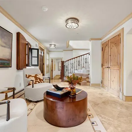 Flat Spacious And Living *