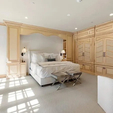Apartment Flat Spacious And Living Boston