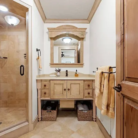 Flat Spacious And Living *