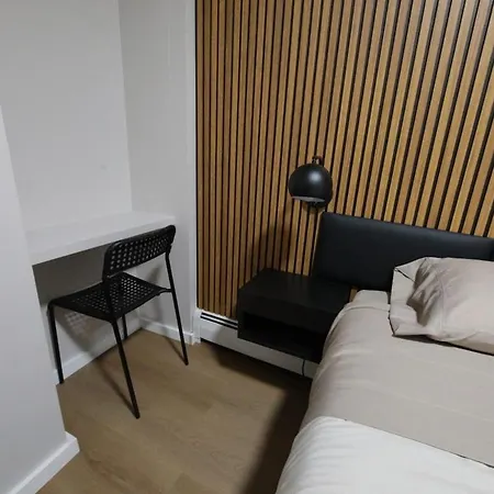 Modern In E - Walk To Airport *