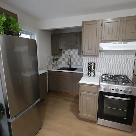 Modern In E - Walk To Airport Apartment Boston