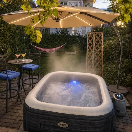 Homestay Bright King Suite, Massage Chair & Private Bath Boston