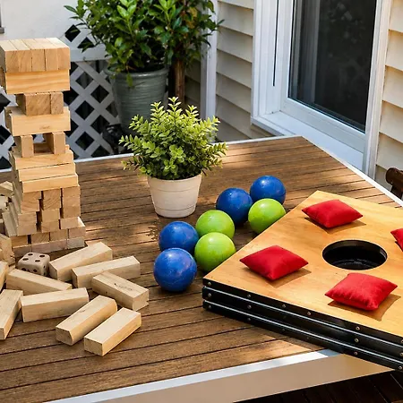 Hot Tub, Private Backyard & Bbq Near Airport Holiday home Boston