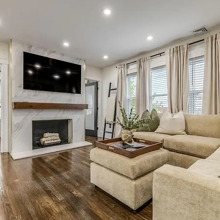 Luxury Designer 3br - Office - Sunroom - Garage - Apartment
