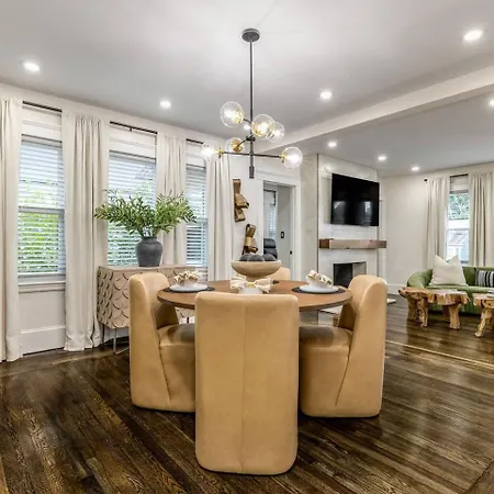 Luxury Designer 2br With Sunroom Apartment