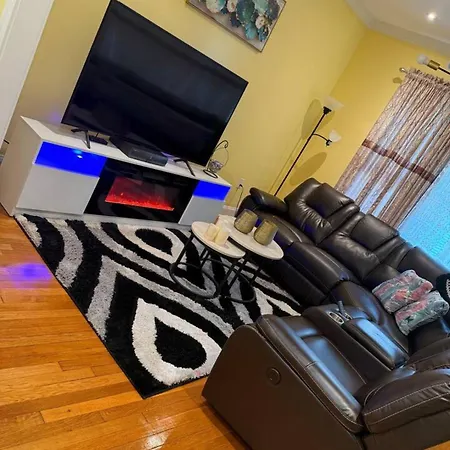 Modern In Queen Bedroom Wavez 3 Apartment Boston