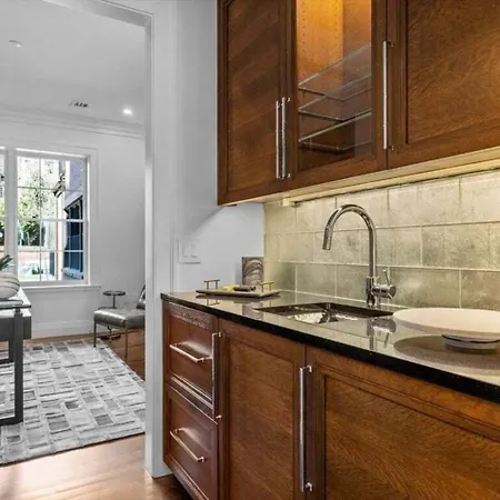 Exceptionally Private Garden Apartment