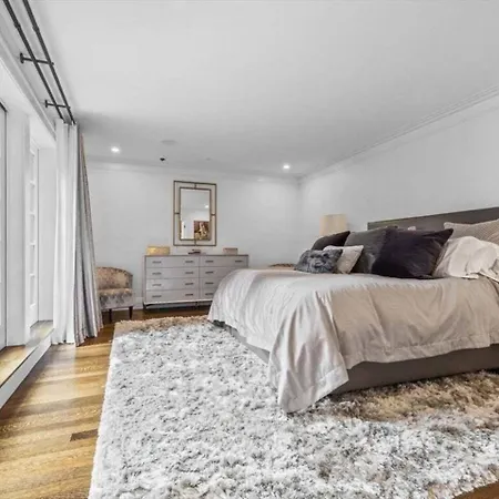 Exceptionally Private Garden Apartment *