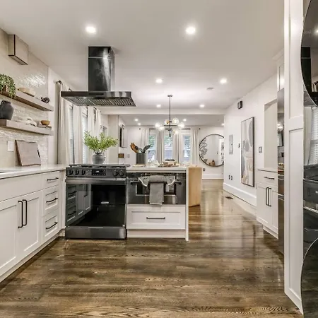 Apartment Luxury Designer 2br With Sunroom Boston