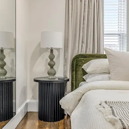 Luxury Designer 3br - Office - Sunroom - Garage - Apartment Boston