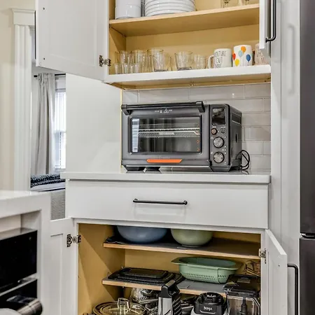 Luxury Designer 3br - Office - Sunroom - Garage - Apartment Boston
