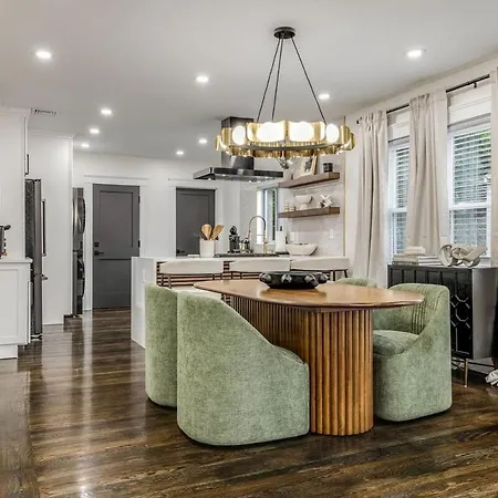 Luxury Designer 3br - Office - Sunroom - Garage - Apartment