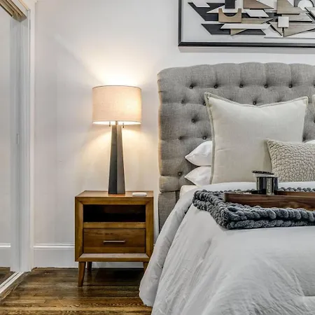 Apartment Luxury Designer 2br With Sunroom