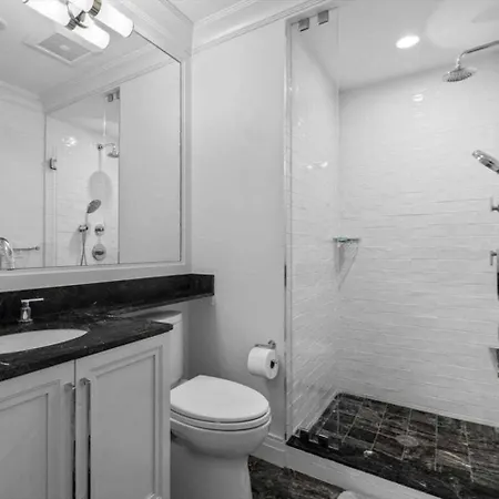 Exceptionally Private Garden Apartment *