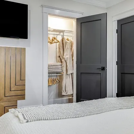 Apartment Luxury Designer 3br - Office - Sunroom - Garage - *
