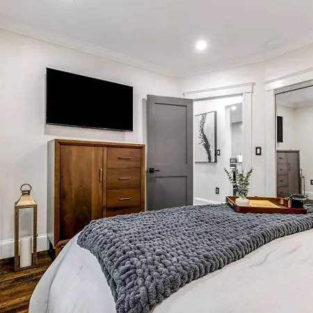 Apartment Luxury Designer 2br With Sunroom *