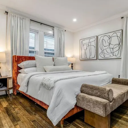 Apartment Luxury Designer 2br With Sunroom