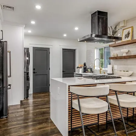Luxury Designer 3br - Office - Sunroom - Garage -