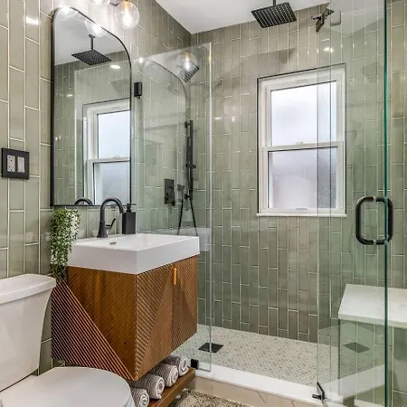 Luxury Designer 2br With Sunroom Boston
