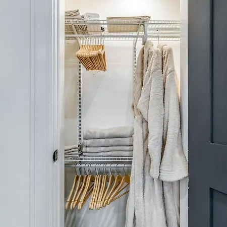 Luxury Designer 3br - Office - Sunroom - Garage - Apartment Boston