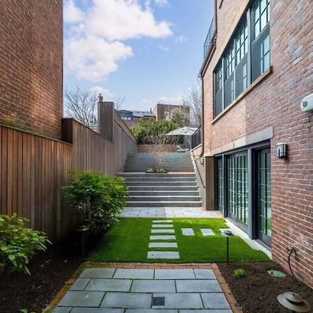 Exceptionally Private Garden Apartment
