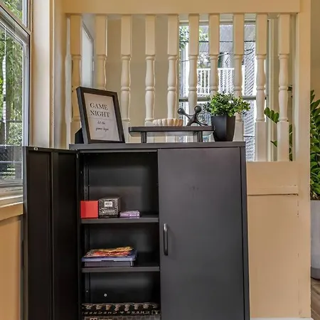 Apartment Luxury Designer 2br With Sunroom *