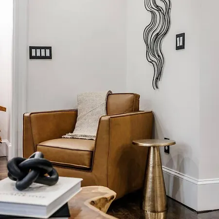 Apartment Luxury Designer 2br With Sunroom