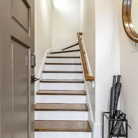 Luxury Designer 3br - Office - Sunroom - Garage - Apartment *