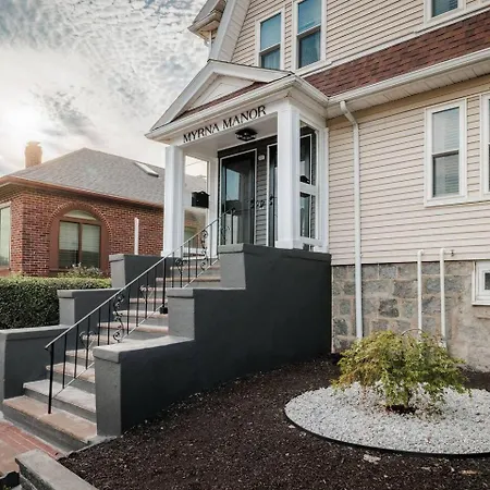 Luxury Designer 2br With Sunroom Boston