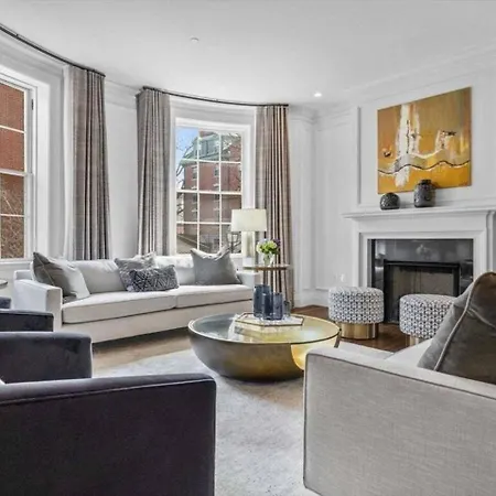 Exceptionally Private Garden Apartment