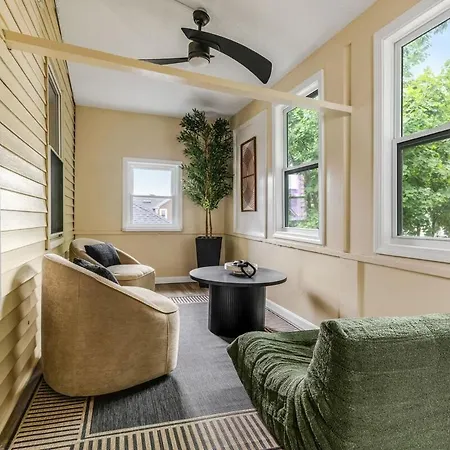 Apartment Luxury Designer 3br - Office - Sunroom - Garage - *