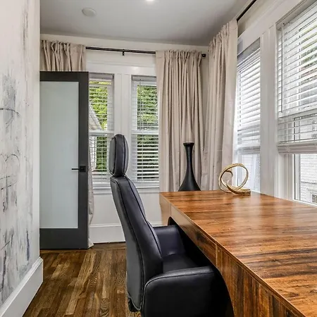 Luxury Designer 3br - Office - Sunroom - Garage - Apartment