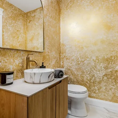 Apartment Luxury Designer 3br - Office - Sunroom - Garage - Boston