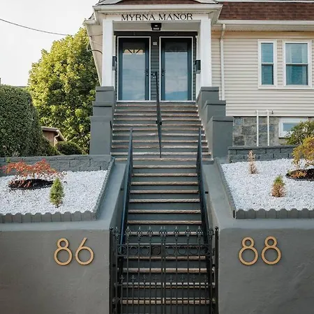Luxury Designer 2br With Sunroom