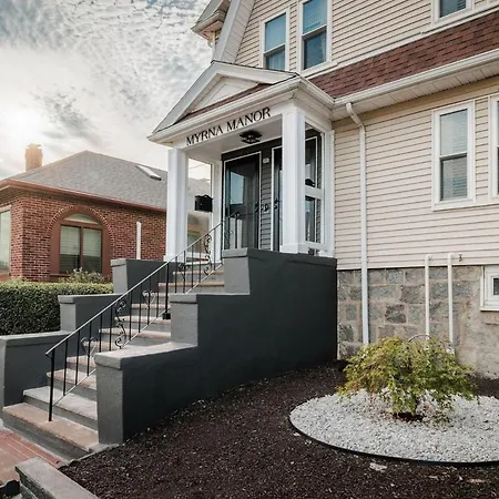 Luxury Designer 3br - Office - Sunroom - Garage - Apartment