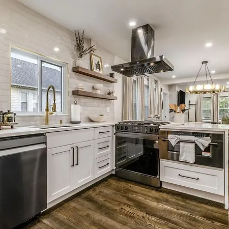 Luxury Designer 3br - Office - Sunroom - Garage - Apartment Boston