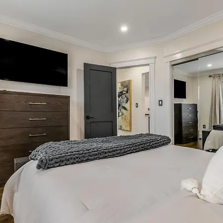Apartment Luxury Designer 3br - Office - Sunroom - Garage - *
