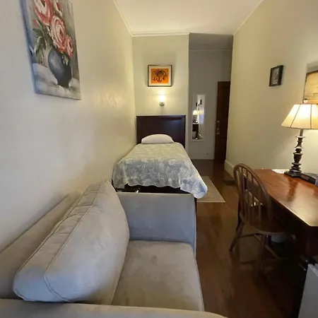 Fenway Park Brownstone Homestay *