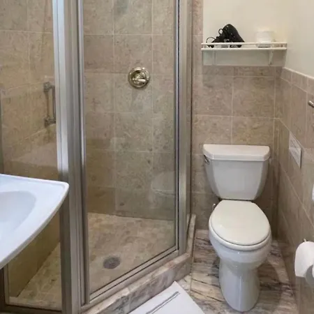 Fenway Park Brownstone Homestay *