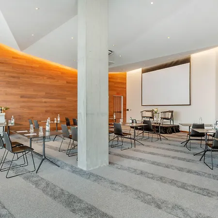 Cambria Downtown - Seaport 4*