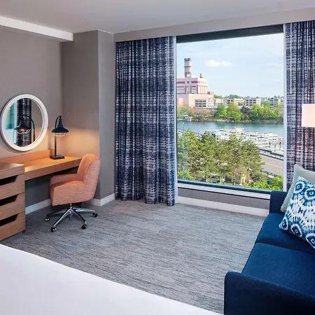 Hotel Hampton By Hilton At The Seaport District 3*