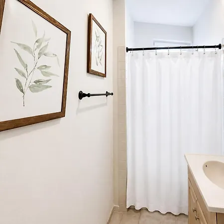 Bright City-view By Public Transport Apartment *