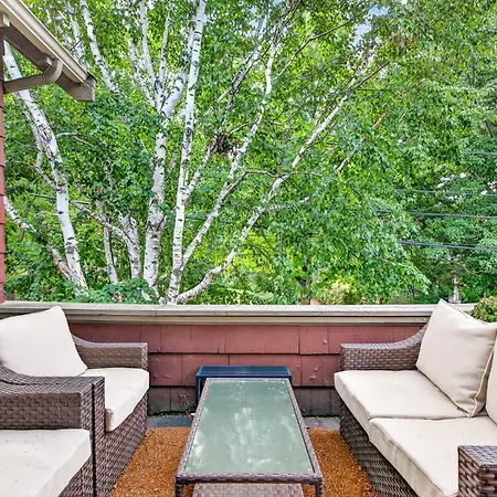 Top-floor, 2-bedroom Balcony Near Red Line Apartment