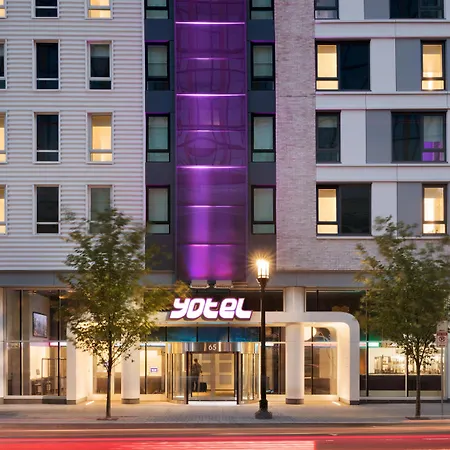 Yotel 4*