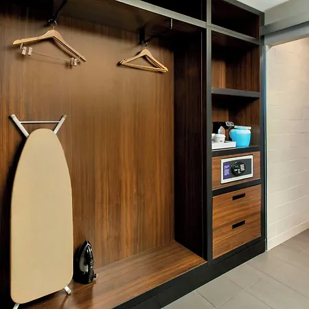 Aloft By Marriott Seaport District 4*